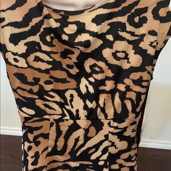 Short sleeve Leopard Dress - Picture 2 of 3